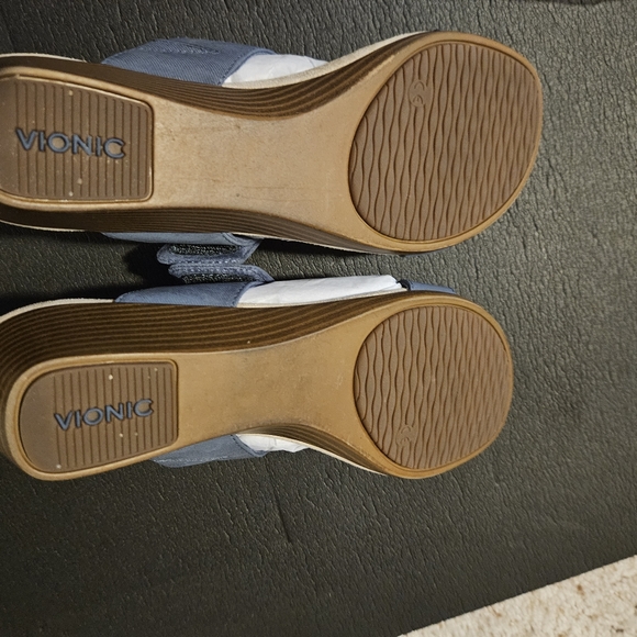 Vionic Regina Sandal - Picture 3 of 4